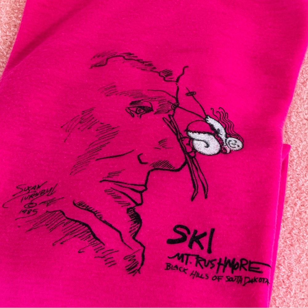 Vintage Hot Pink Tee Mount Rushmore Ski Graphic RARE Made in USA